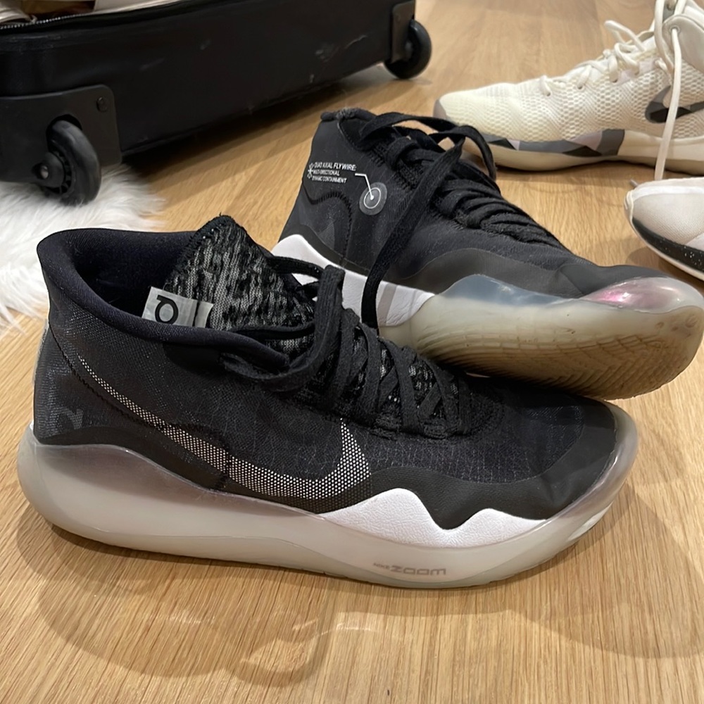 Nike zoom basketball shoes